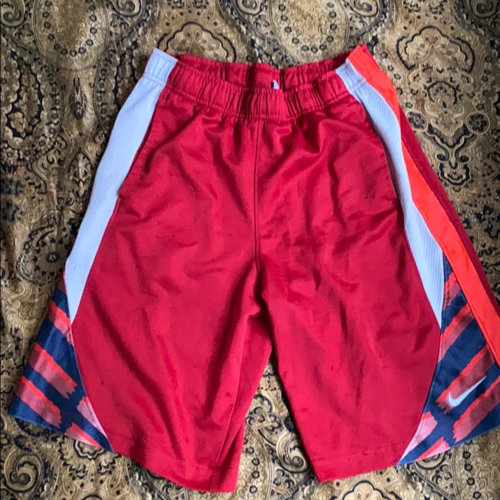 Nike boys shorts M